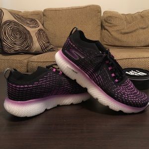 Skechers Go Run Maxroad 4 Hyper